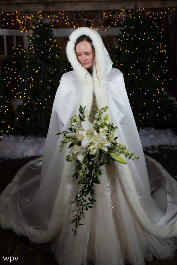 Winter Long Wedding Cloak with Fur Edges and Hood SG1003 – ieie Bridal