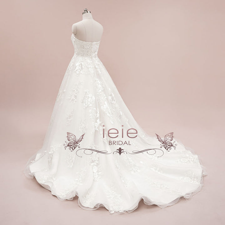 Luxurious Strapless Lace Ball Gown Wedding Dress