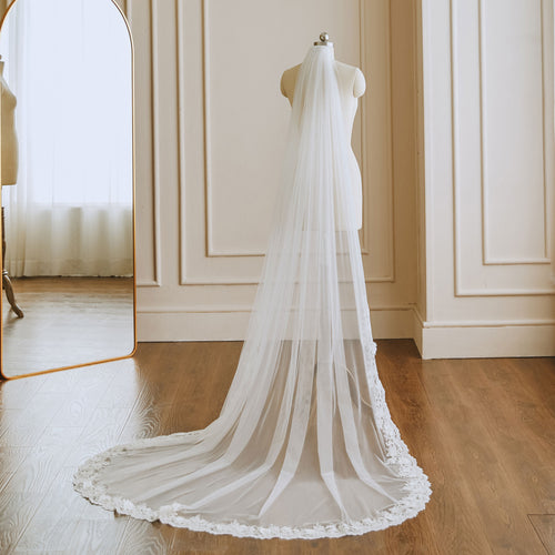 https://www.ieiebridal.com/cdn/shop/products/long-lace-wedding-veil-ieiebridal-vg3038-1.jpg?v=1651986671&width=500