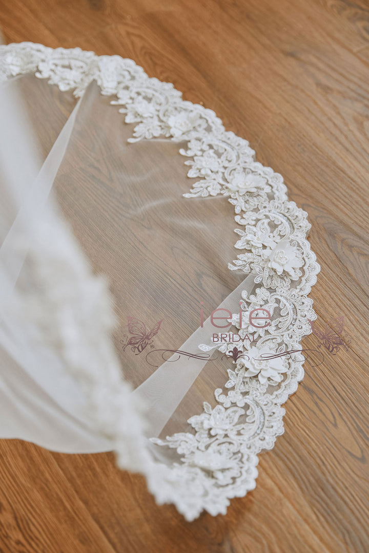 https://www.ieiebridal.com/cdn/shop/products/long-lace-wedding-veil-ieiebridal-vg3038-4.jpg?v=1651986672&width=720